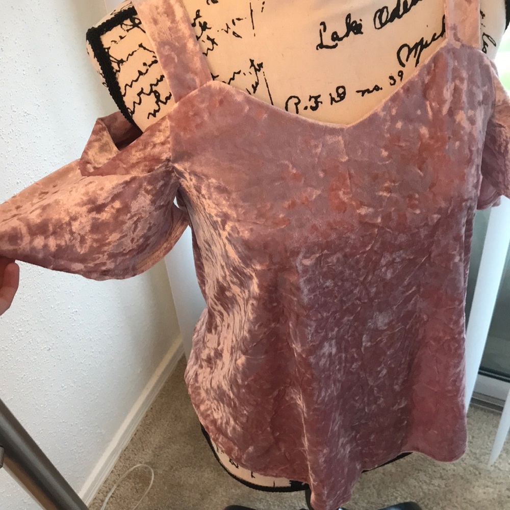 BOGO 🌵 Francesca Crushed Velvet Cold Shoulder Top - Picture 3 of 6